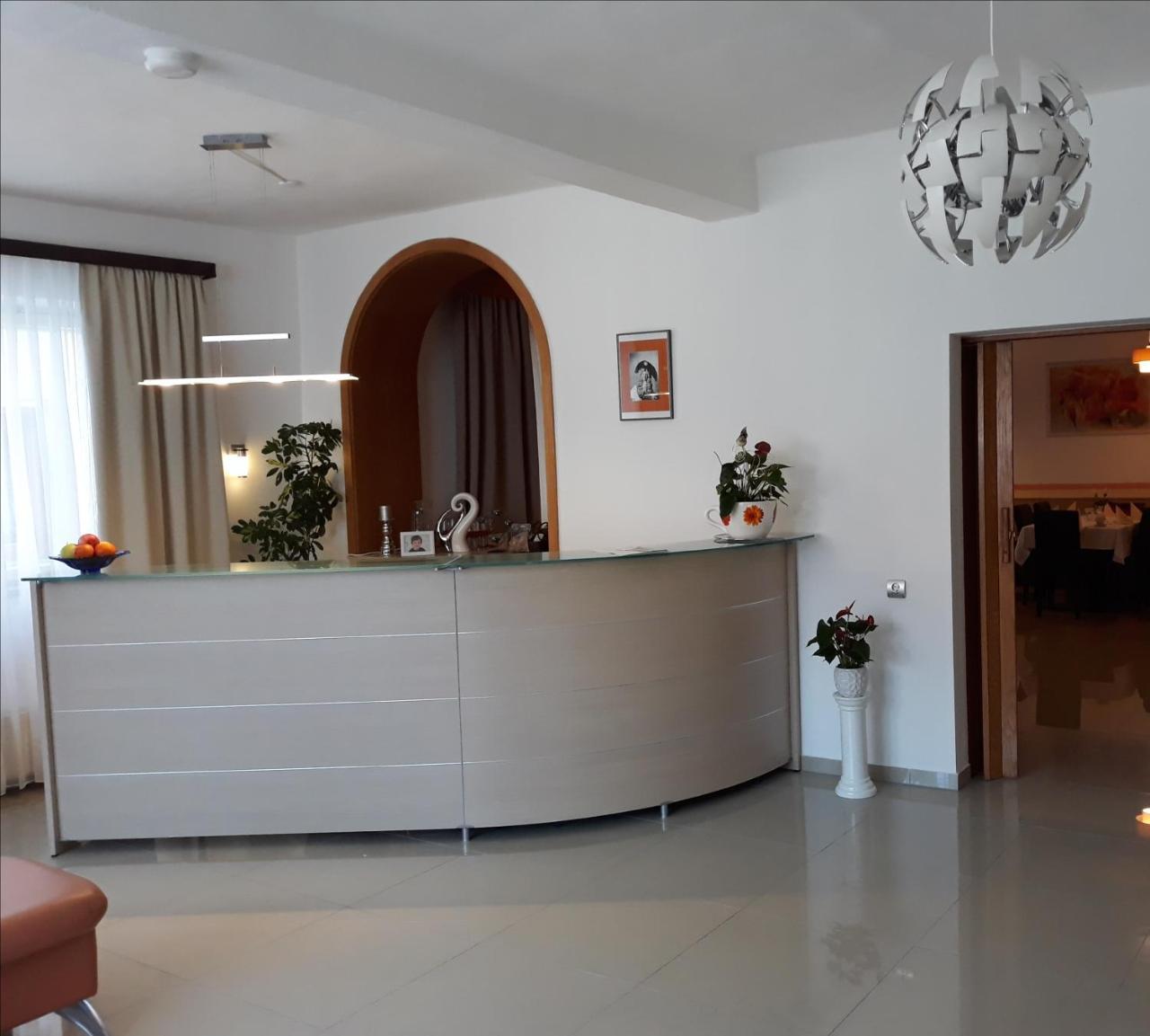 בצנשטיין Hotel Luca מראה חיצוני תמונה