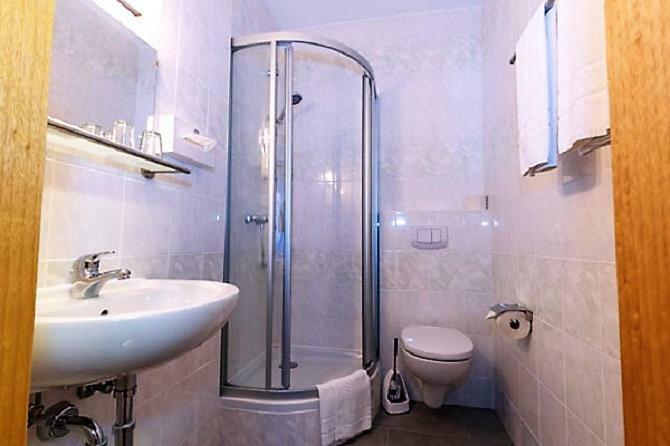 בצנשטיין Hotel Luca מראה חיצוני תמונה